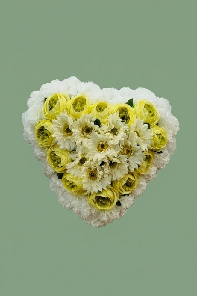 Coeur funéraire en fleurs artificielles 001