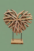 Cœur en bois flotté sur socle S 001