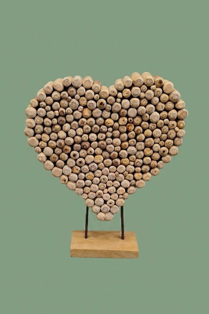 Cœur en bois flotté sur socle  003