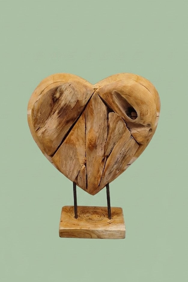 Cœur en bois flotté sur socle S 004