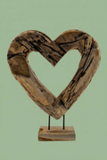 Cœur en bois flotté sur socle M 008