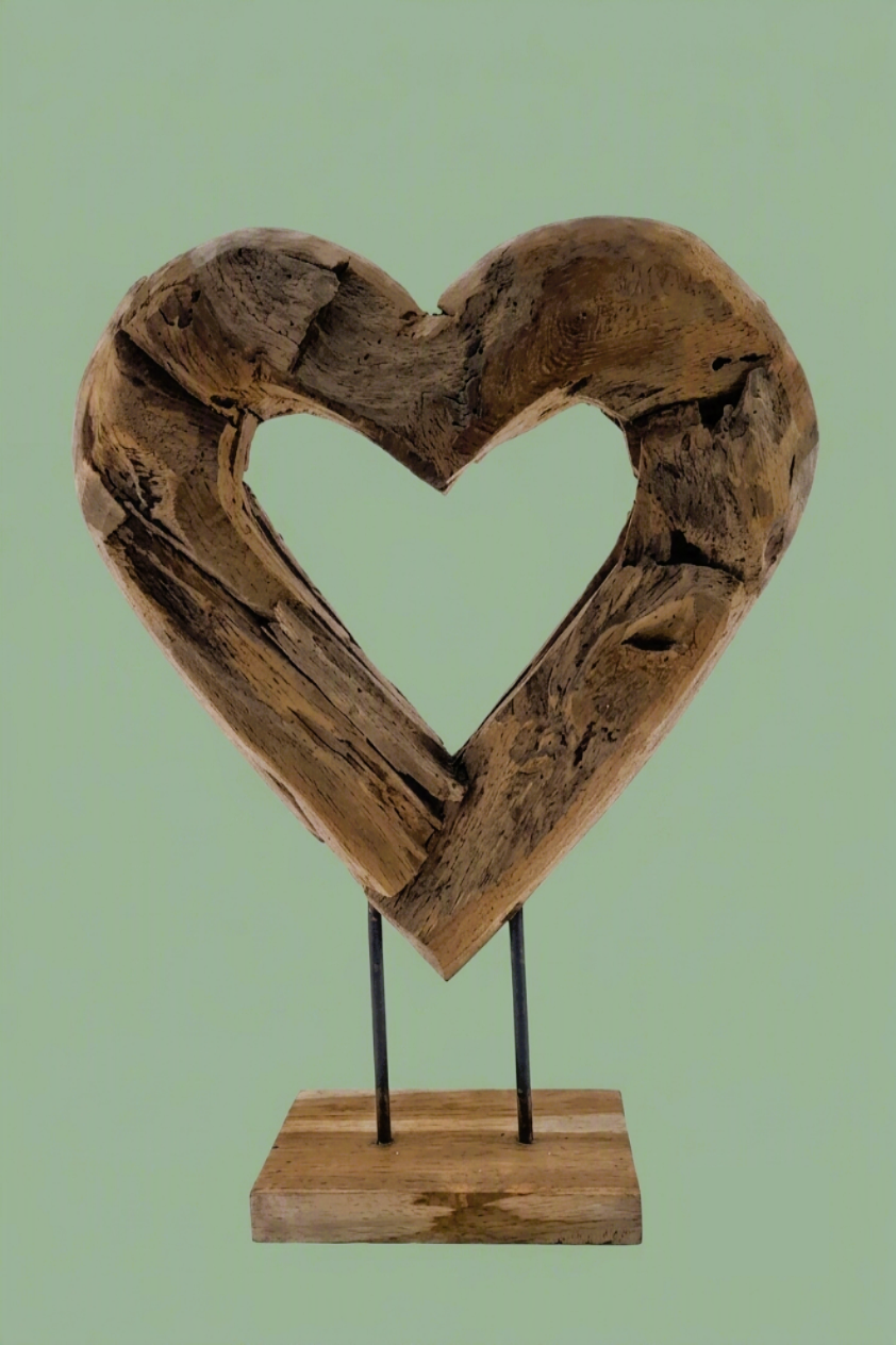 Cœur en bois flotté sur socle S 009