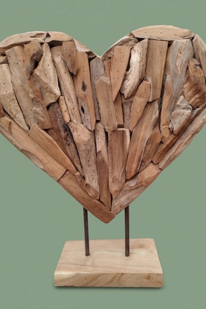 Cœur en bois flotté sur socle S 021
